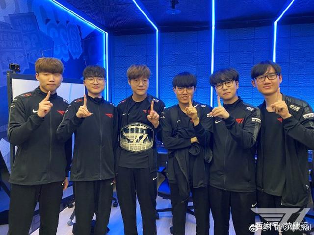 在最关键的 在最关键的