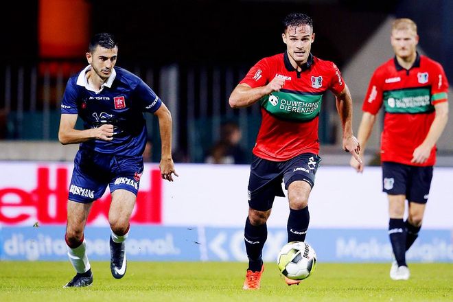 在足坛中 在足坛中