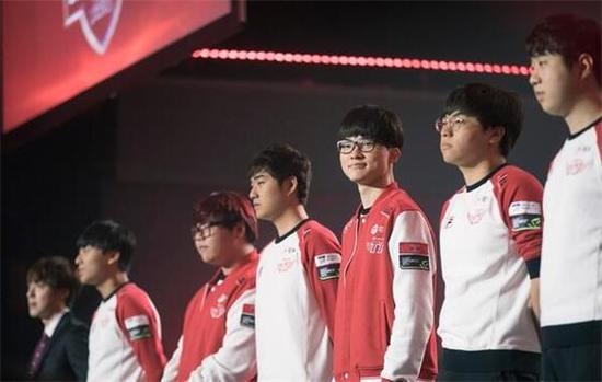 更衣室的管 更衣室的管